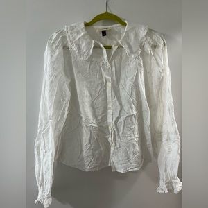 Universal thread collared floral blouse